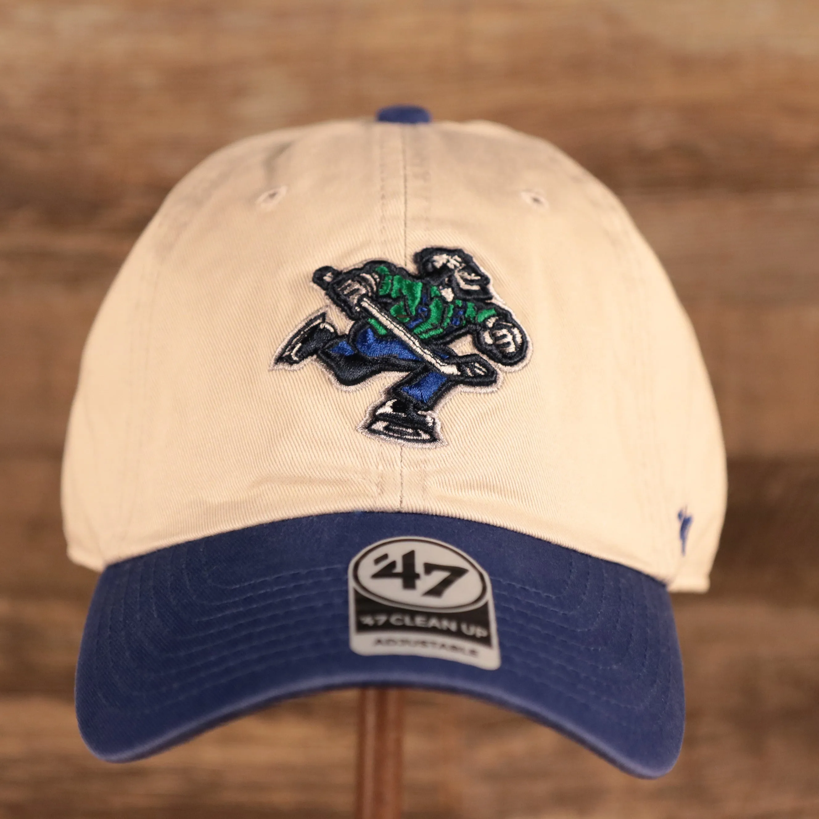 47 BRAND | VANCOUVER CANUCKS | SKATING MAN PATCH FRONT | TWO TONE | CLEAN UP | DAD HAT | VINTAGE WHITE/ROYAL BLUE | OSFM